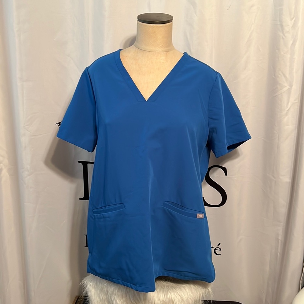 FIGS SCRUB TOP SIZE LARGE PO# 1657